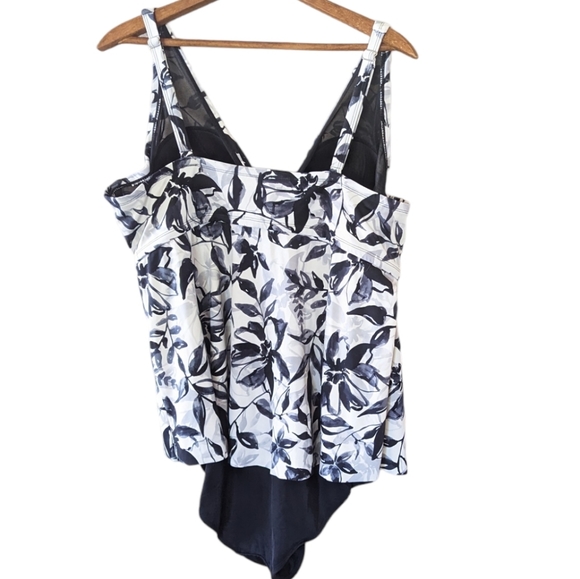 Swimsuits for All One Piece 22 Black Gray White Floral Swimsuit Lightly Padded - Picture 3 of 6
